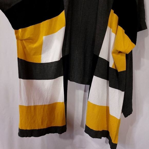 Masseys Cardigan Size Small Short Sleeve Overlay Black Gold Gray White Soft  - Picture 6 of 7